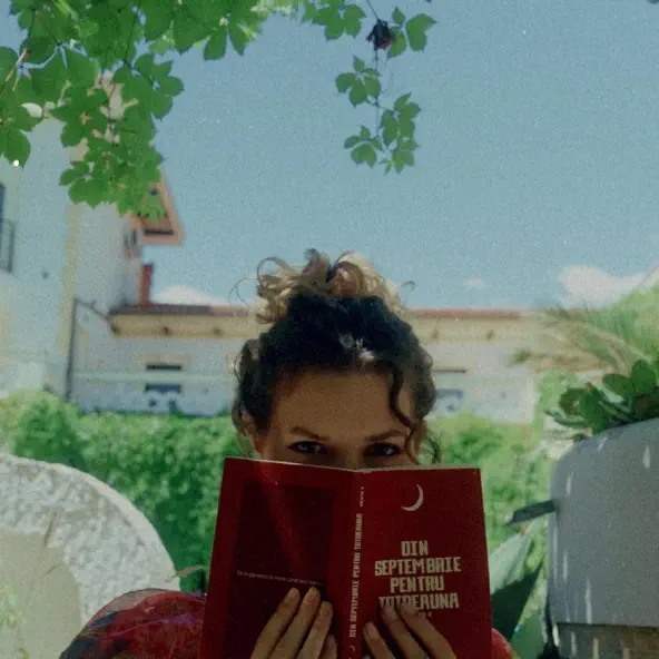 Cover pentru melodia Ochii care nu se văd de la Criss Blaziny, Ginia