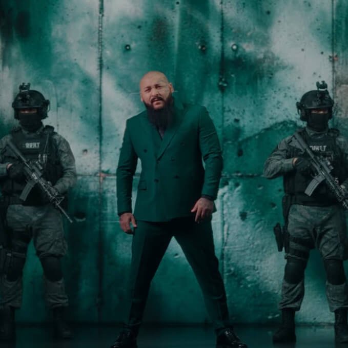 Cover pentru melodia Vin mascatii de la Dani Mocanu